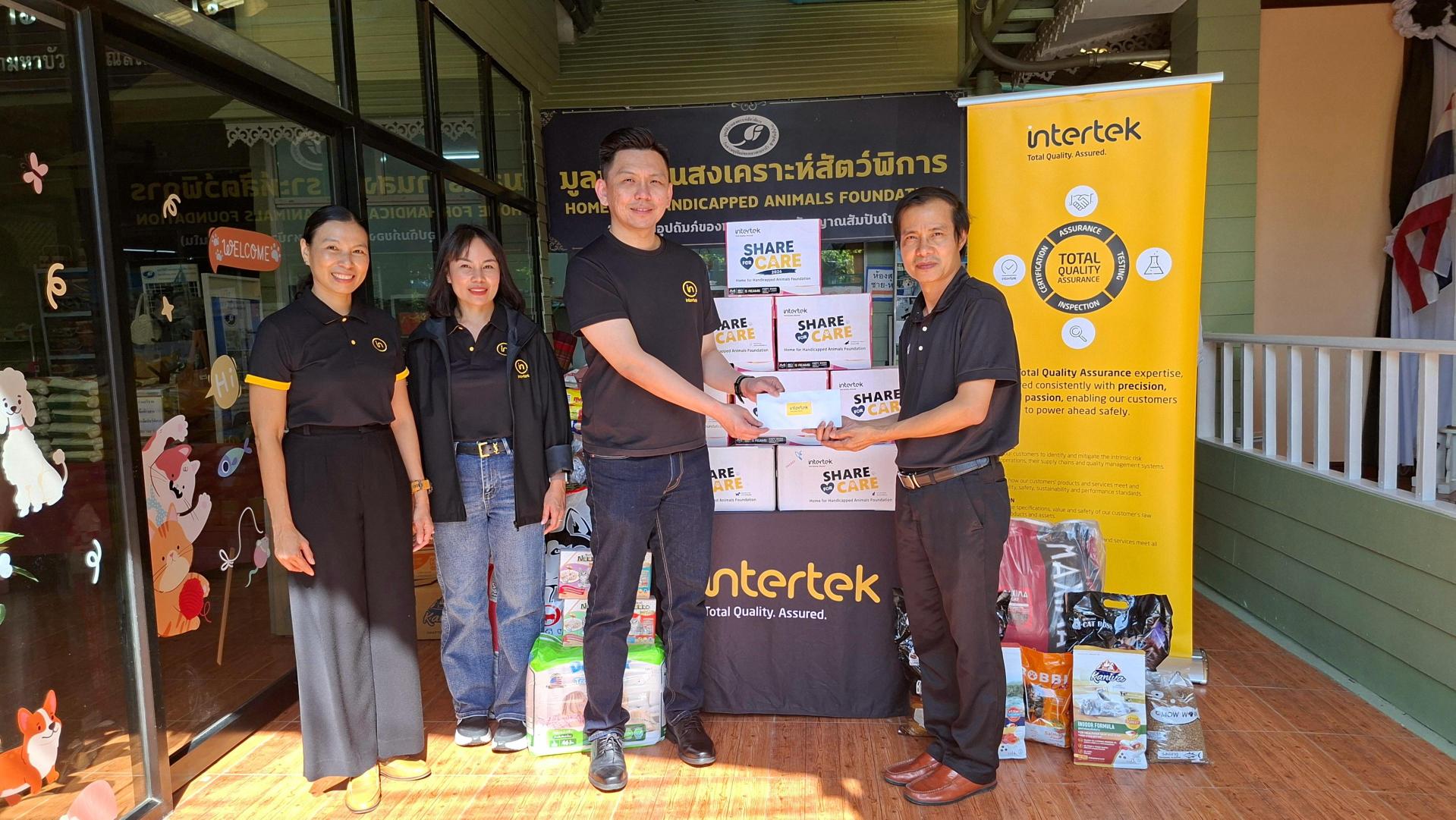 ผู้บริหาร Intertek Thailand ส่งมอบเงินสมทบ อาหารสัตว์ และสิ่งของจำเป็นแก่ มูลนิธิบ้านสงเคราะห์สัตว์พิการ ภายใต้โครงการ Share for Care